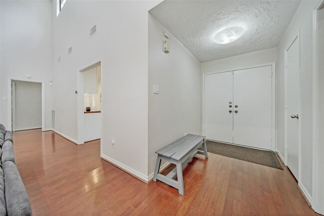 Building Photo - 8 Mayfair Grove Ct