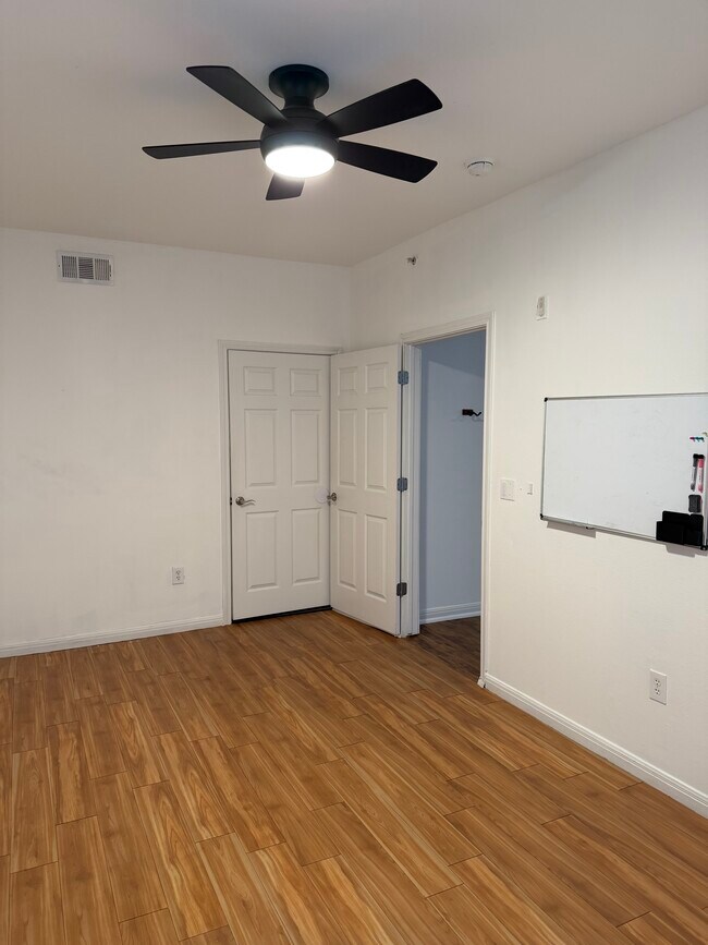 Foto del edificio - 2502 Leon St