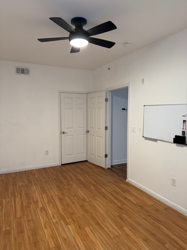 Building Photo - 2502 Leon St