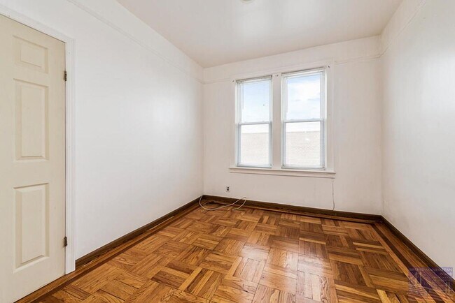 Foto del edificio - 2840 Waterbury Ave