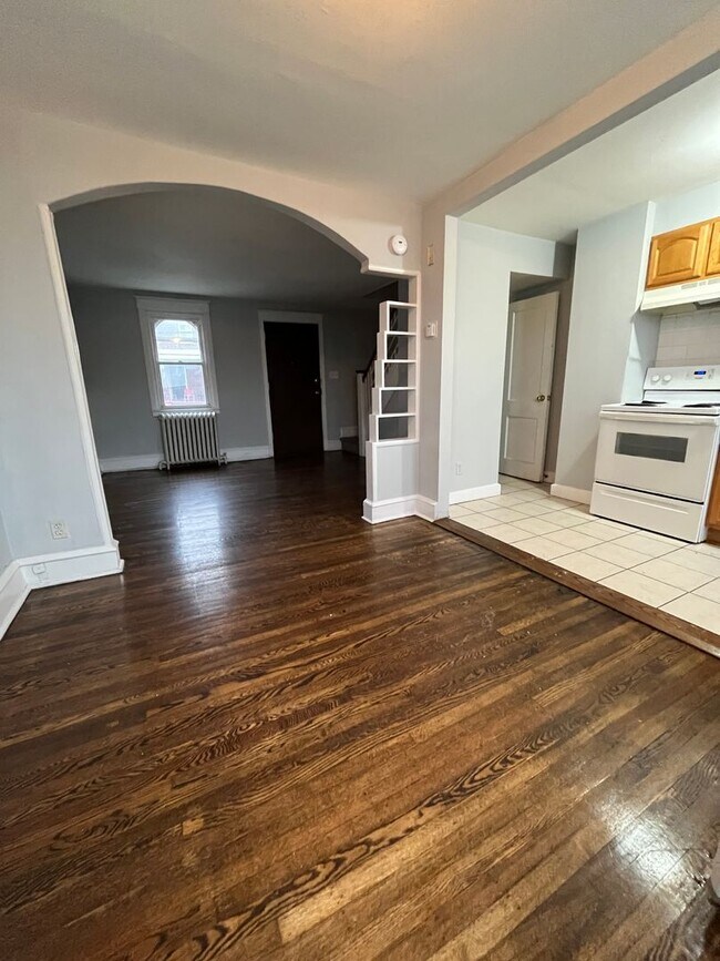 Building Photo - Renovated 2 Bedroom, 1 Bath in Upper Darby