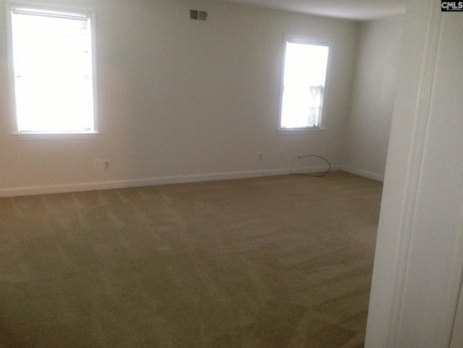 Building Photo - 1600 Park Cir