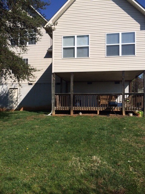 Foto del edificio - Knoxville 37909 - 3 Bedroom, Sunroom, Fenced yard - Call Debra Johnson (865) 591-8281