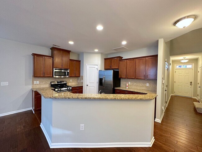 Building Photo - Well Maintained Townhome in Durham!