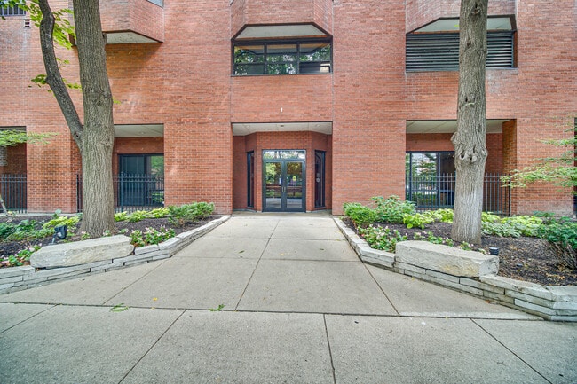 Foto del edificio - 899 S Plymouth Ct