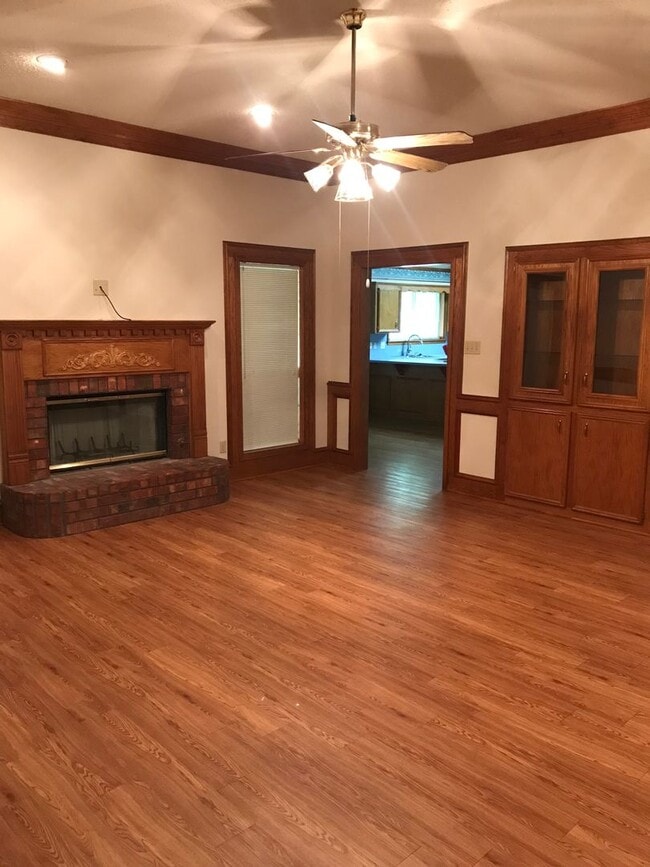 Building Photo - Beautiful Brick Home off Williamson Way in...