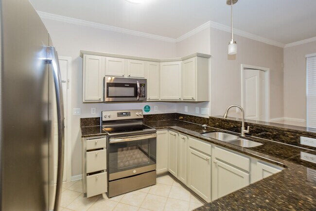 Building Photo - 5902 Shining Oak Ln