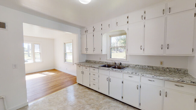 Open kitchen - 1103 Amherst Ave