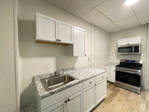 Building Photo - 53 Pennacook St