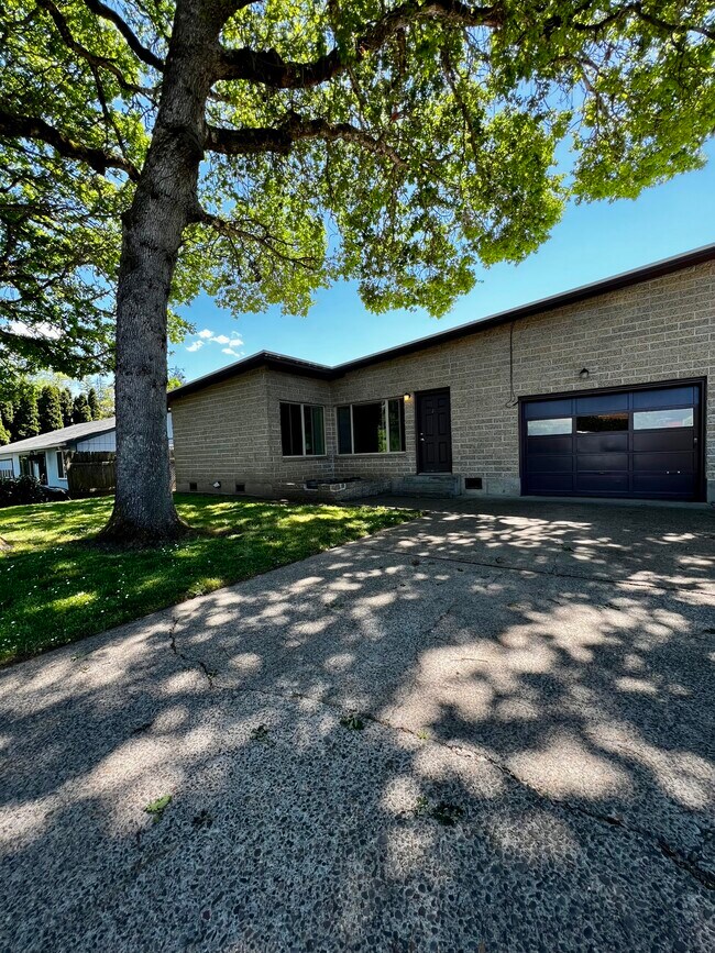 216 Crocker Ln, Eugene, OR 97404 House Rental in Eugene, OR