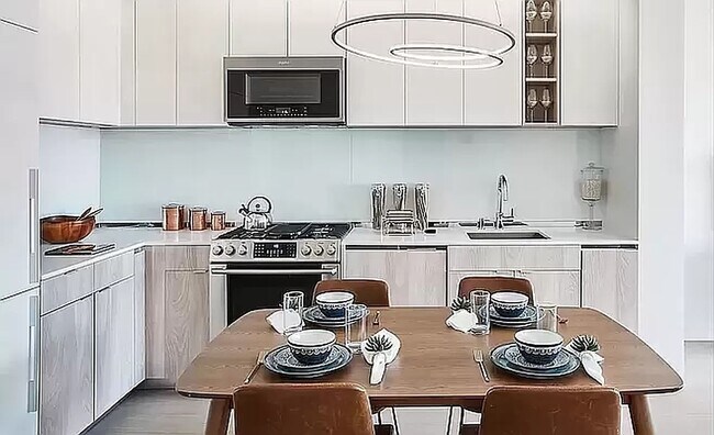 Foto del edificio - 572 Eleventh Avenue