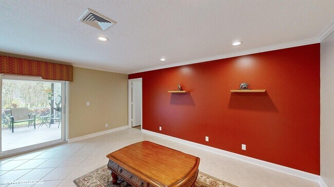 Foto del edificio - 488 Forestview Dr