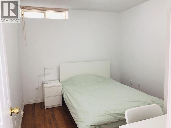 Photo du bâtiment - Basement-38XX W 10TH AVENUE
