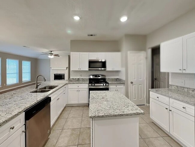 Building Photo - 18114 Water Mill Dr