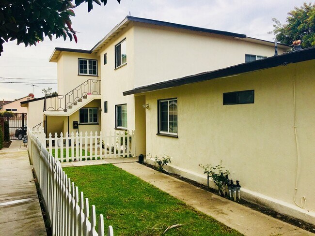 Building Photo - 4108 Redondo Beach Blvd