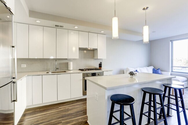 Foto del edificio - Stylish Logan Circle Condo with Premium Finishes & Unbeatable Location!