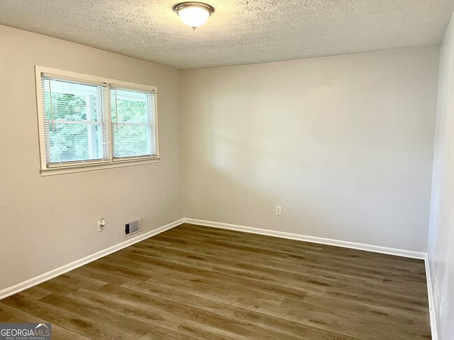 Building Photo - 295 Rogers St