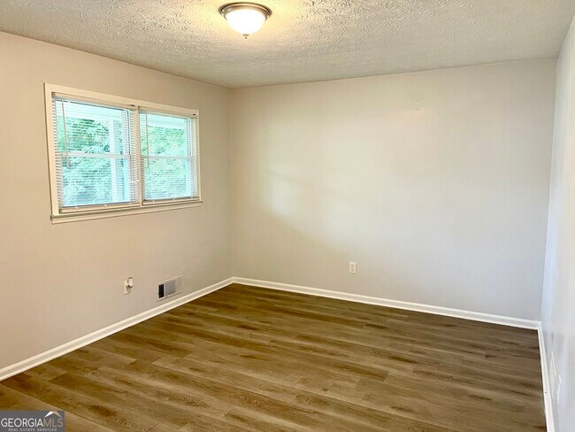 Foto del edificio - 295 Rogers St