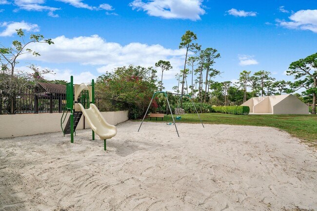 Foto del edificio - 22278 Misty Woods Way