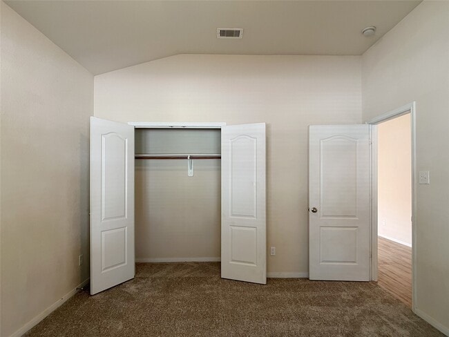 Foto del edificio - 15214 Bartlett Landing Dr