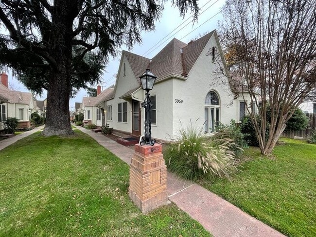 Building Photo - 3959 M St