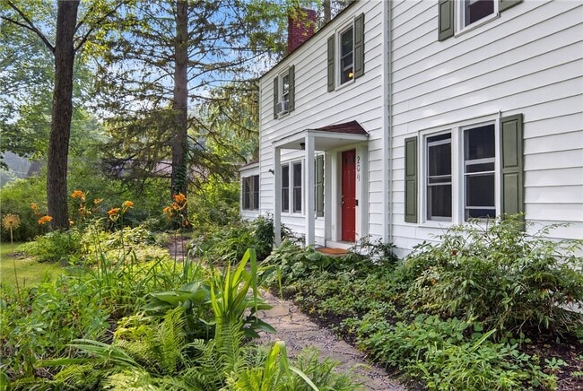 Building Photo - 204 Roat St