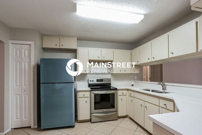 Building Photo - 5499 Moon Valley Dr