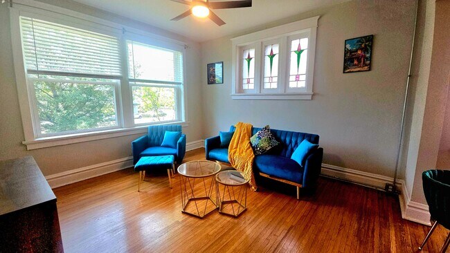 Foto del edificio - 4333 Forest Park Ave