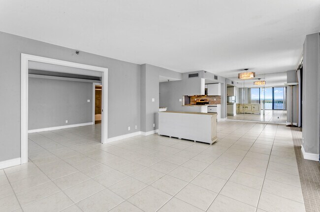 Foto del edificio - 115 Lakeshore Dr