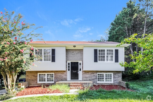 Building Photo - 1669 Village Pl