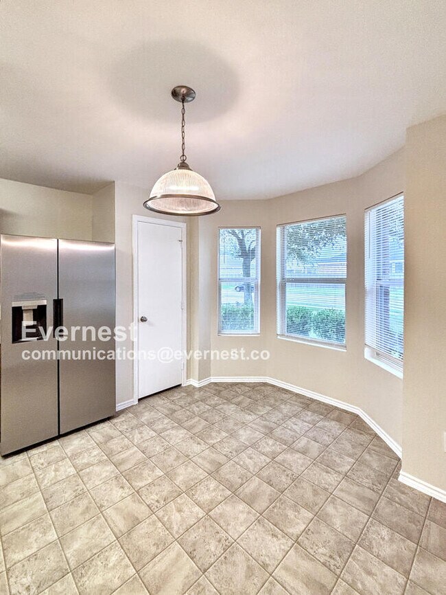 Foto del edificio - 122 Golden Oak Dr