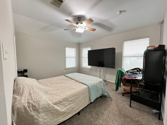 Building Photo - Coming Soon 4 Bedroom 2.5 Bath Killeen