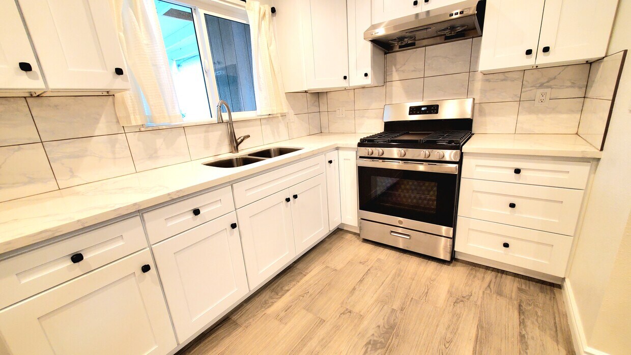 Foto principal - 8326 Sheffield Rd