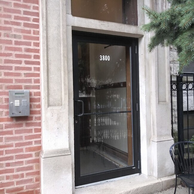 Foto del edificio - 3800 N Wilton Ave
