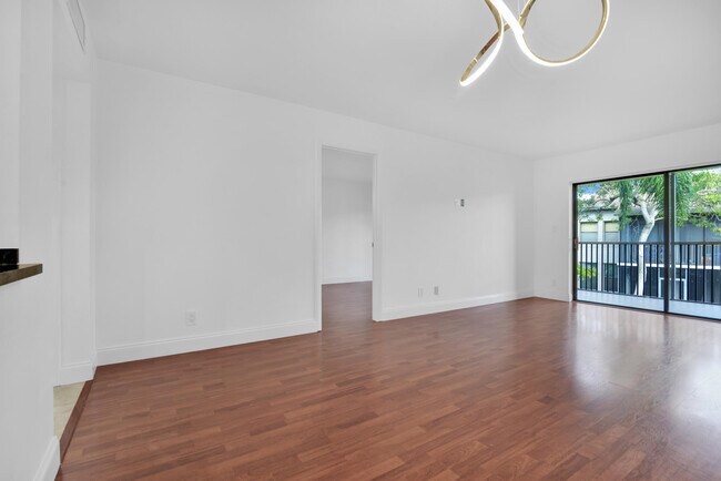 Foto del edificio - 1252 S Military Trail