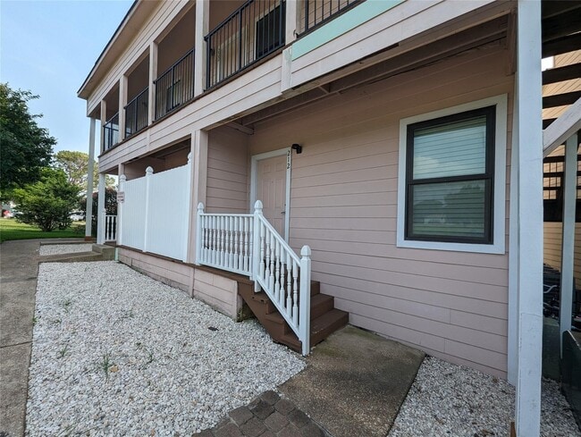 Foto del edificio - 445 Carolcrest Ln