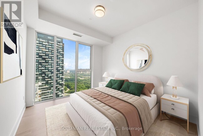 Building Photo - 10 Inn On The Pk Dr