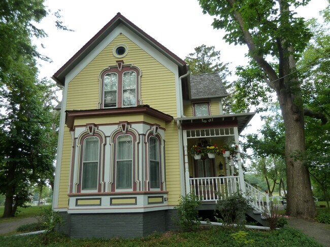 Building Photo - 1038 Deerfield Rd