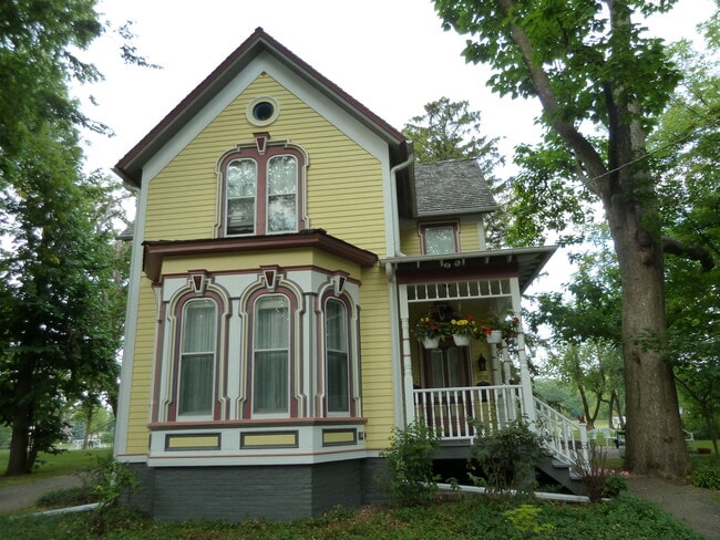 Building Photo - 1038 Deerfield Rd