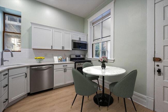 Foto del edificio - 709 W Roscoe St