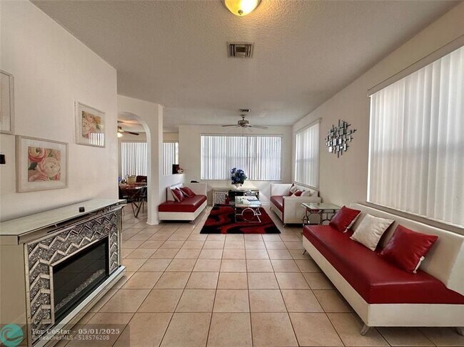 Foto del edificio - 6831 Torch Key St