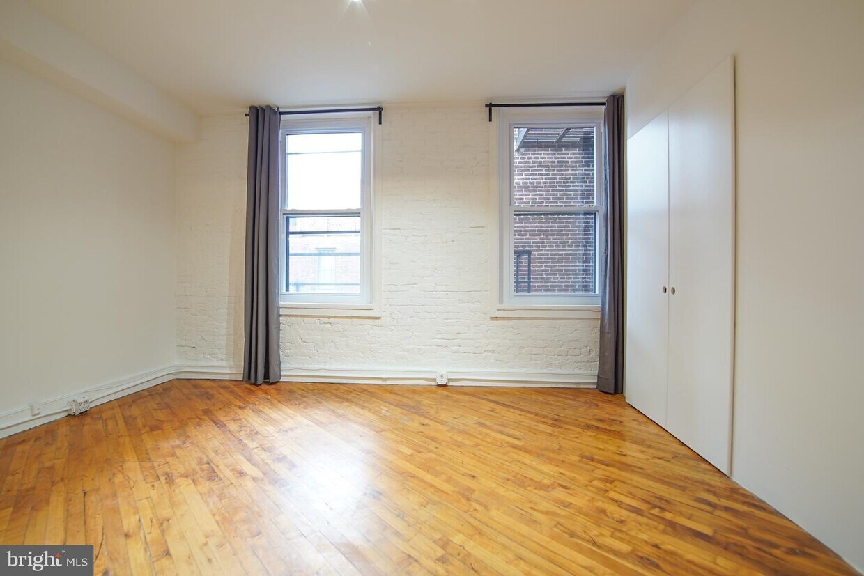 Foto principal - 303 N 3rd St