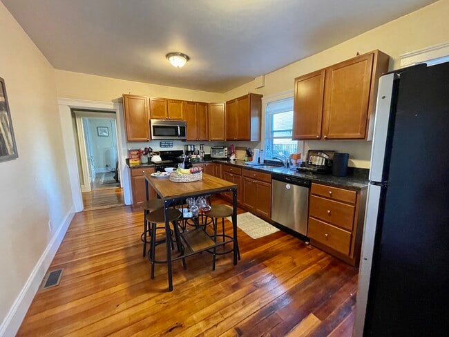 Building Photo - 32 George St