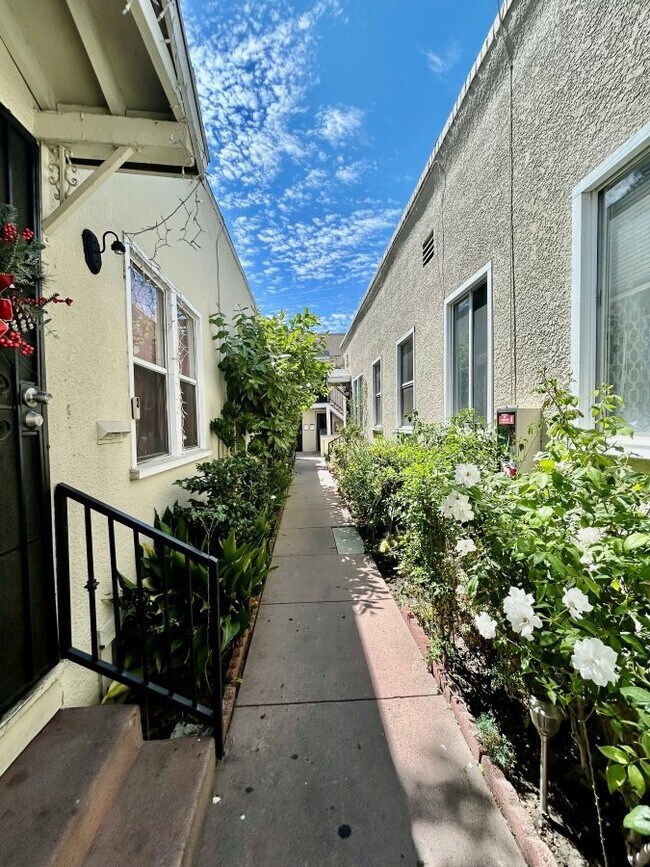 Building Photo - 5427 1/2 Dairy Ave