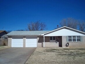 Building Photo - 2606 Douglas Dr