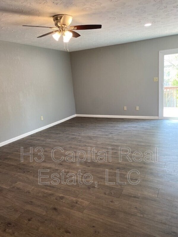 Building Photo - 452 Meadow Dr