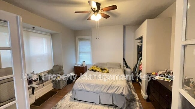 Building Photo - 923 Chislett St