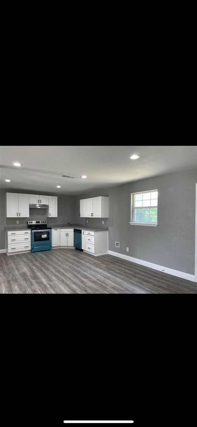 Building Photo - 225 E Coral Way