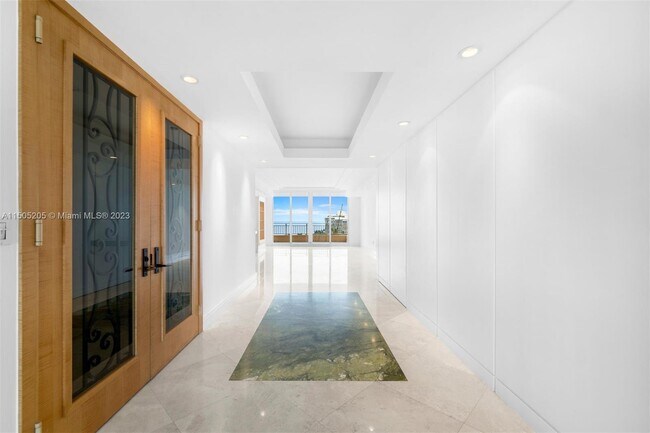 Foto del edificio - 791 Crandon Blvd