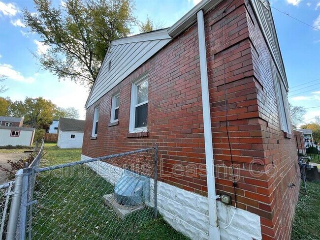 Foto del edificio - 1004 N New Florissant Rd